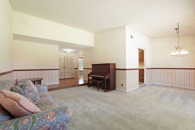 872 Dorchester Cir, Lodi, CA 95240
