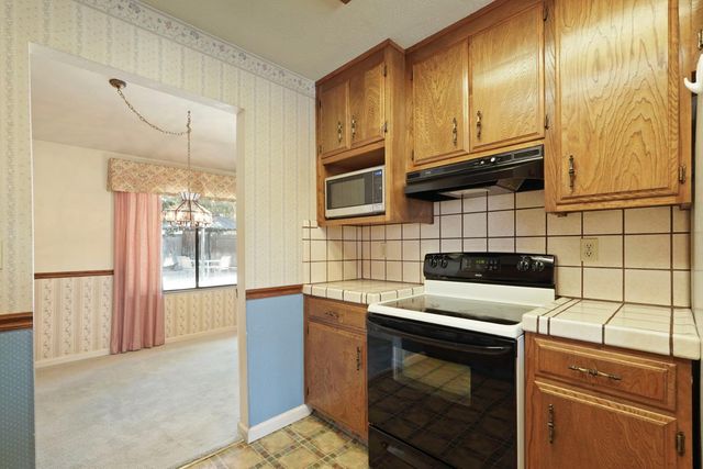 872 Dorchester Cir, Lodi, CA 95240