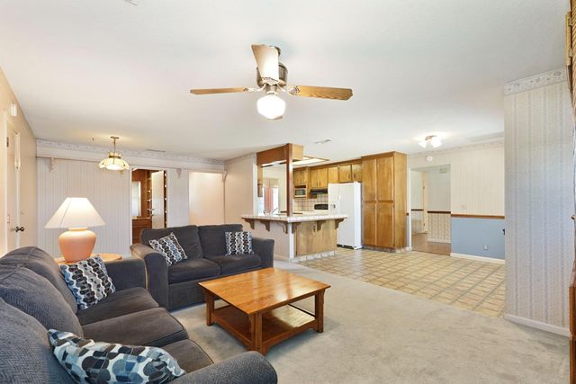 872 Dorchester Cir, Lodi, CA 95240