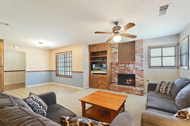 872 Dorchester Cir, Lodi, CA 95240