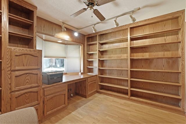 872 Dorchester Cir, Lodi, CA 95240