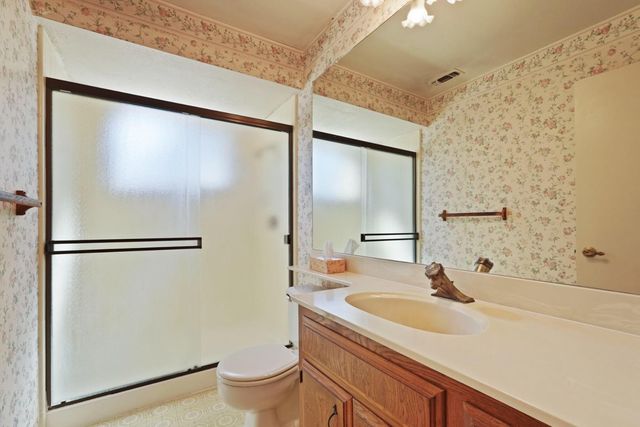 872 Dorchester Cir, Lodi, CA 95240
