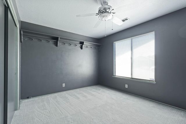 872 Dorchester Cir, Lodi, CA 95240