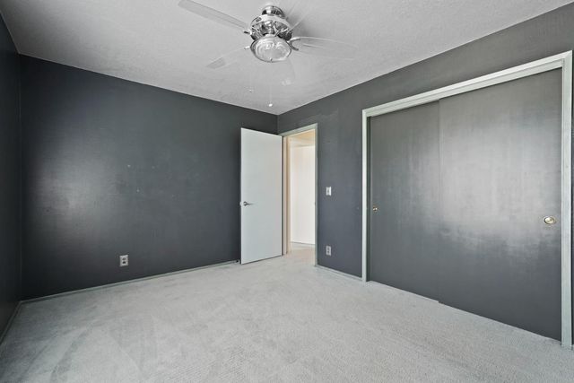 872 Dorchester Cir, Lodi, CA 95240