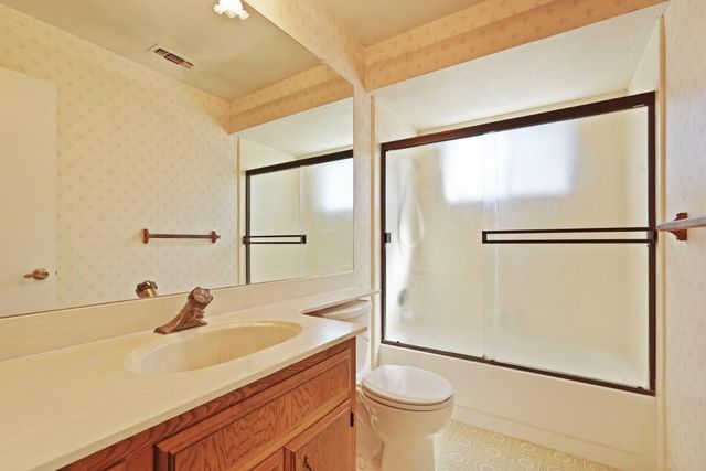 872 Dorchester Cir, Lodi, CA 95240