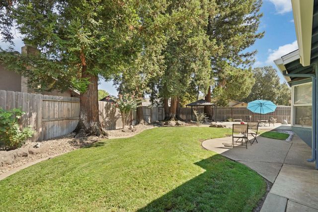 872 Dorchester Cir, Lodi, CA 95240