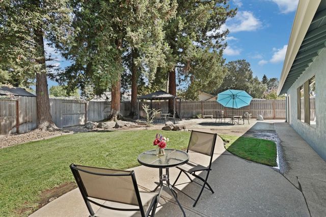 872 Dorchester Cir, Lodi, CA 95240