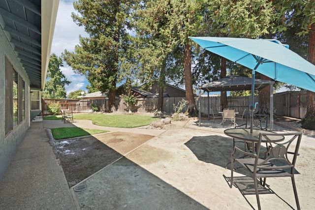 872 Dorchester Cir, Lodi, CA 95240