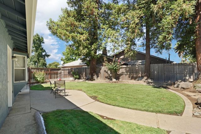872 Dorchester Cir, Lodi, CA 95240