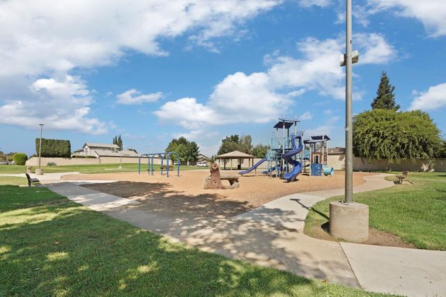 872 Dorchester Cir, Lodi, CA 95240