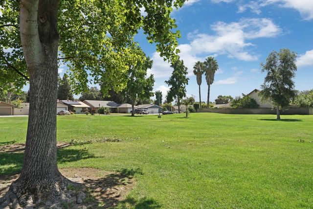 872 Dorchester Cir, Lodi, CA 95240