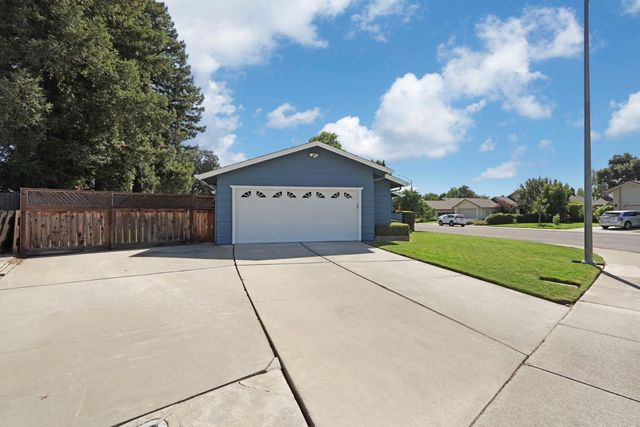 872 Dorchester Cir, Lodi, CA 95240