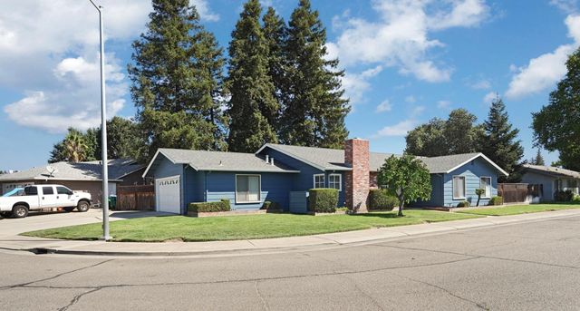 872 Dorchester Cir, Lodi, CA 95240