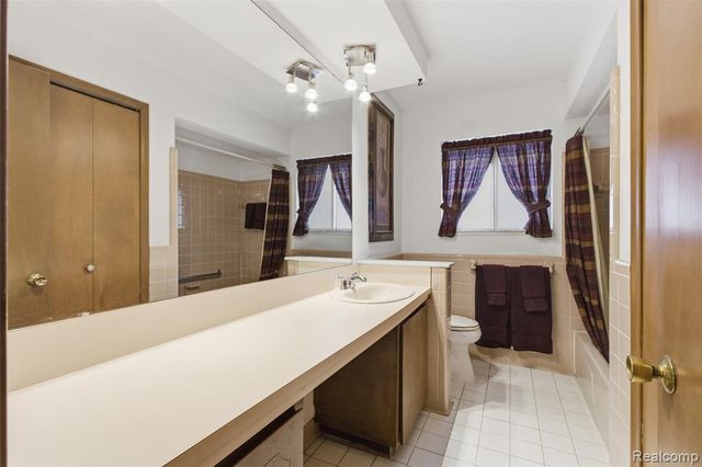 6525 Norton Drive, Troy, MI 48085