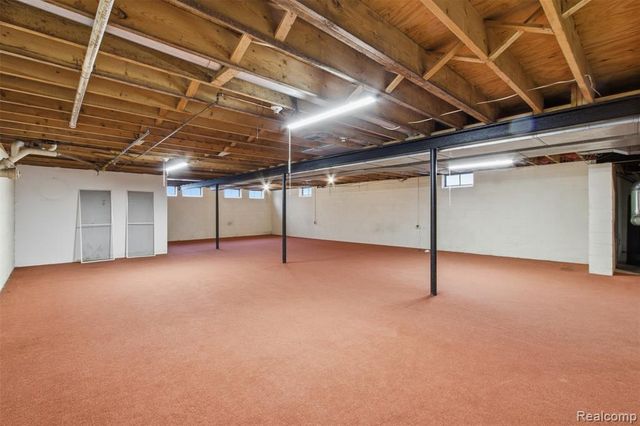 6525 Norton Drive, Troy, MI 48085