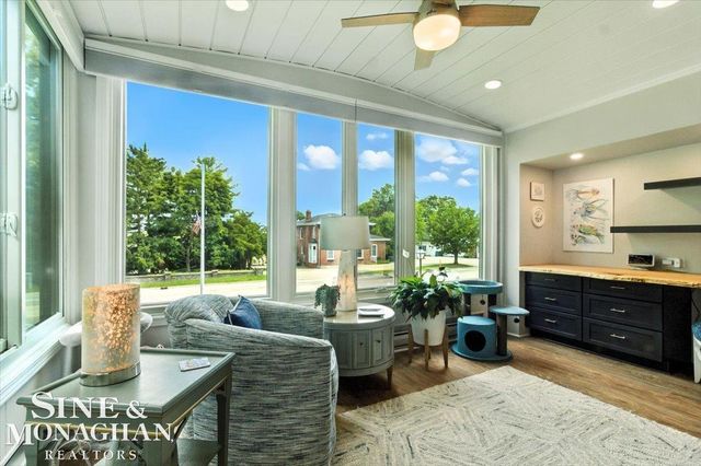 669 N Riverside Avenue, St Clair, MI 48079