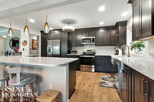 669 N Riverside Avenue, St Clair, MI 48079