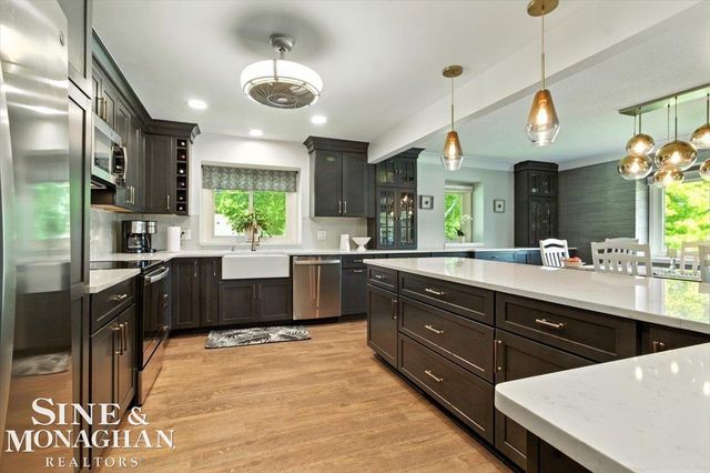 669 N Riverside Avenue, St Clair, MI 48079