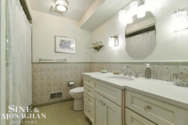 669 N Riverside Avenue, St Clair, MI 48079