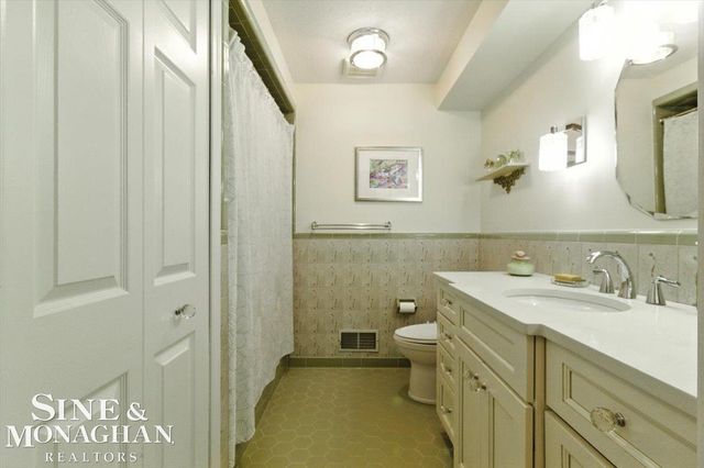 669 N Riverside Avenue, St Clair, MI 48079