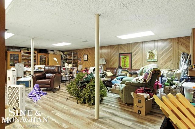 669 N Riverside Avenue, St Clair, MI 48079