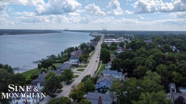 669 N Riverside Avenue, St Clair, MI 48079