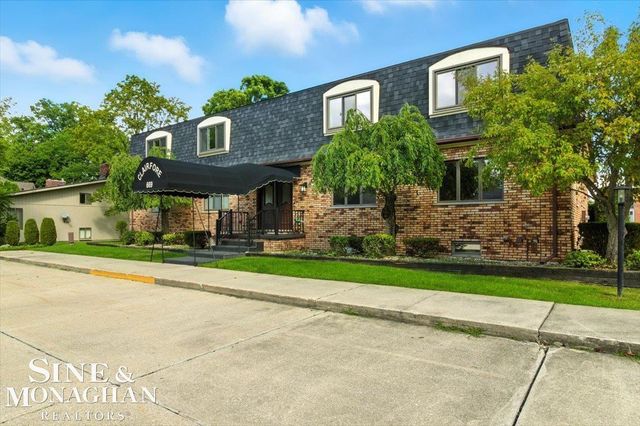 669 N Riverside Avenue, St Clair, MI 48079