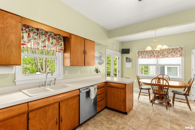 403 W ADAMS Street, Washington, IL 61571