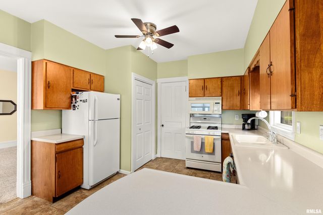 403 W ADAMS Street, Washington, IL 61571