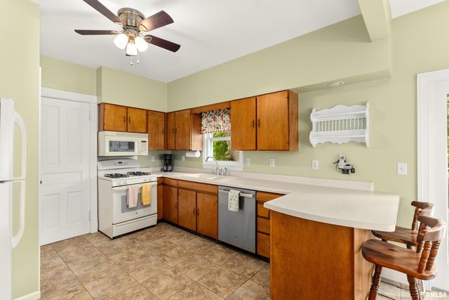 403 W ADAMS Street, Washington, IL 61571