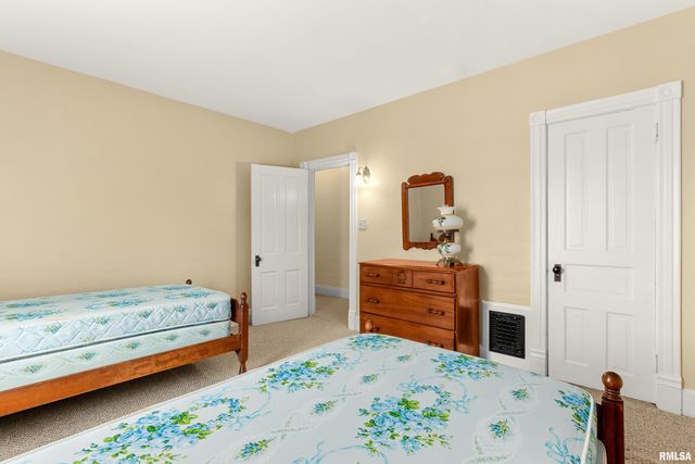 403 W ADAMS Street, Washington, IL 61571