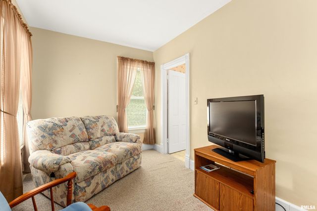 403 W ADAMS Street, Washington, IL 61571