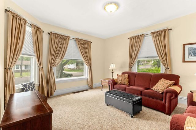 403 W ADAMS Street, Washington, IL 61571