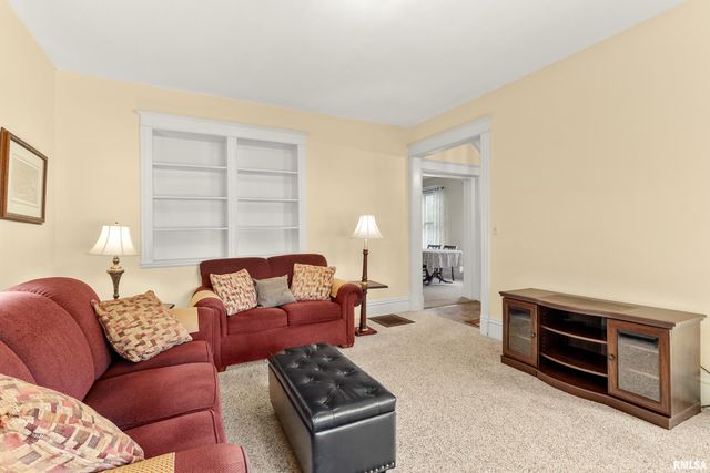 403 W ADAMS Street, Washington, IL 61571