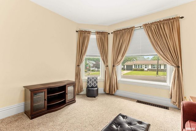 403 W ADAMS Street, Washington, IL 61571
