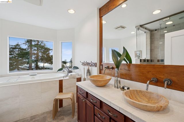 982 Grizzly Peak Blvd, Berkeley, CA 94708