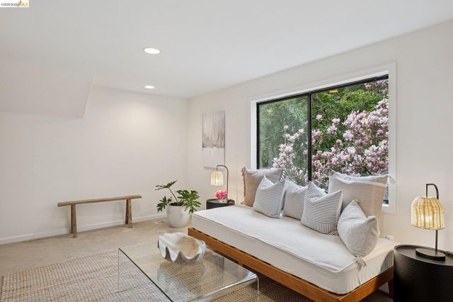 982 Grizzly Peak Blvd, Berkeley, CA 94708