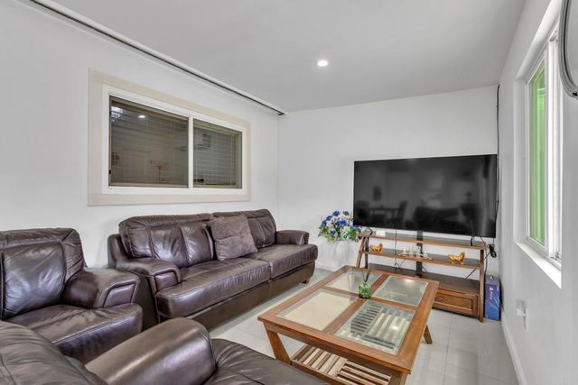 317 W Chase Ave, El Cajon, CA 92020