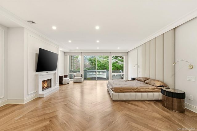55 Coves Run, Oyster Bay Cove, NY 11791