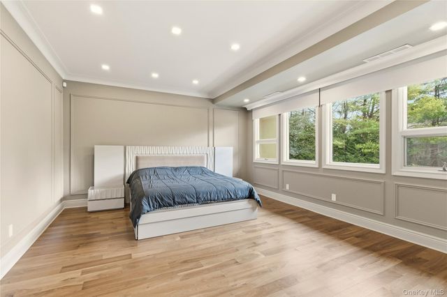 55 Coves Run, Oyster Bay Cove, NY 11791
