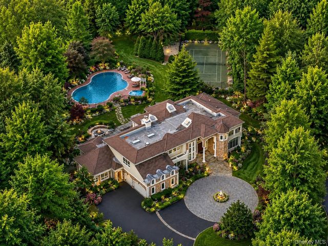 55 Coves Run, Oyster Bay Cove, NY 11791
