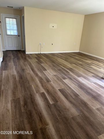 57 Sandhurst Street, Manchester, NJ 08759