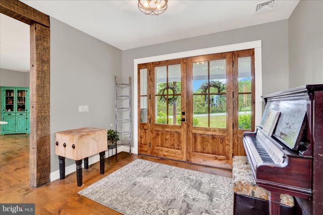 911 N CIRCLE DR, Dover, PA 17315