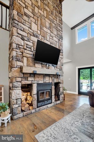 911 N CIRCLE DR, Dover, PA 17315