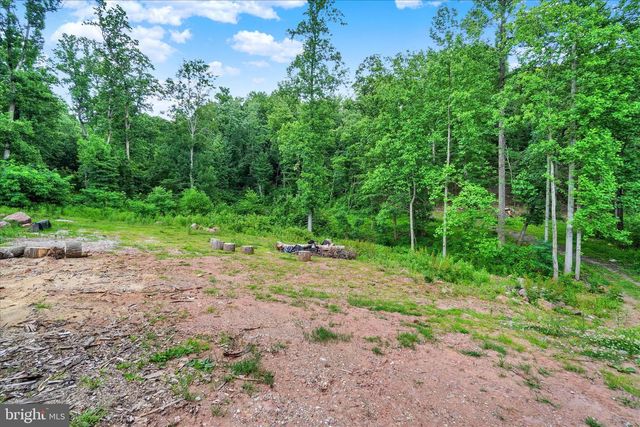 911 N CIRCLE DR, Dover, PA 17315