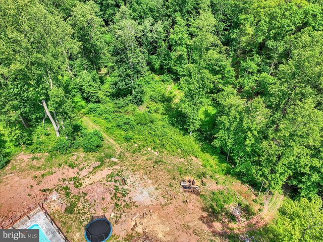 911 N CIRCLE DR, Dover, PA 17315