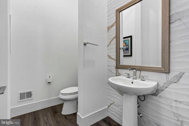 1221 RILEY PRESERVE CT, Great Falls, VA 22066