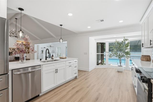 2540 LAURELWOOD LANE, Valrico, FL 33596