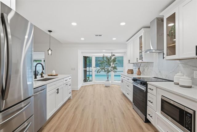 2540 LAURELWOOD LANE, Valrico, FL 33596