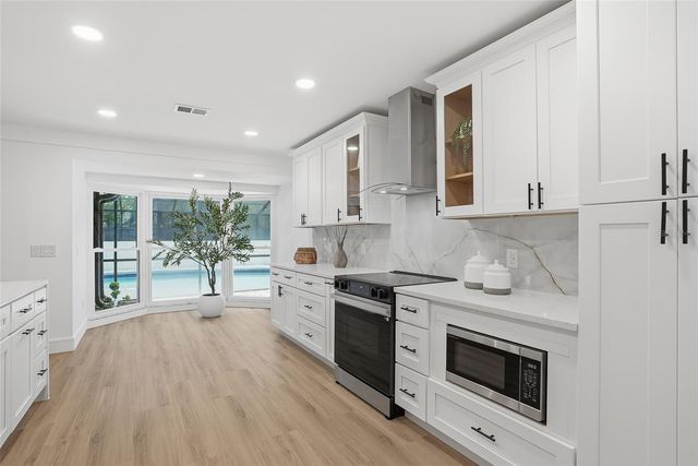 2540 LAURELWOOD LANE, Valrico, FL 33596